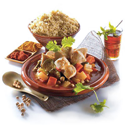 Pour les cuisinières marocaines, le couscous au poulet est le plus fin de tous. La multitude d'épices et les légumes fondants donnent à la viande ce goût inimitable apprécié des connaisseurs !