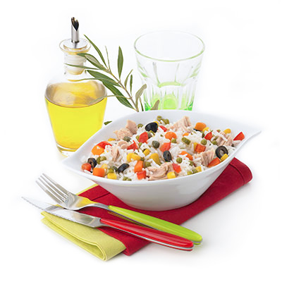 Une salade de la mer savoureuse et haute en couleurs avec ses jolis petits légumes ! 
